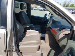 2013 Chrysler Town & Country Touring with VIN 2C4RC1BG8DR774619, listed as a IAAI auction lot 42087639 with 155,218 mi miles. Bid and sale history available at carsss.com. Image 5.