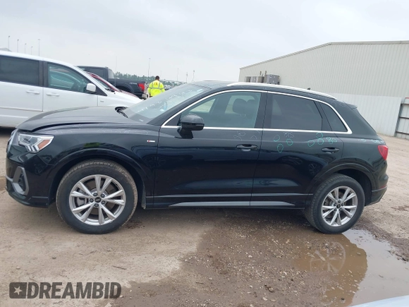 2023 Audi Q3 S line Premium z VIN WA1DECF30P1140909, wystawiony jako IAAI lot #41934943 z przebiegiem 42 947 mil mil oraz . Historia ofert i sprzedaży dostępna na DreamBid. Obrazek 14.
