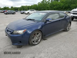2013 Scion tC z VIN JTKJF5C76D3049435, wystawiony jako Copart lot #57429355 z przebiegiem 137 913 mil mil oraz Tytuł czysty. Historia ofert i sprzedaży dostępna na DreamBid. Obrazek 1.