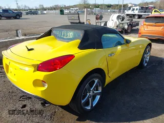 2008 Pontiac Solstice z VIN 1G2MC35B88Y114477, wystawiony jako IAAI lot #41918536 z przebiegiem 46 553 mil mil oraz . Historia ofert i sprzedaży dostępna na DreamBid. Obrazek 4.