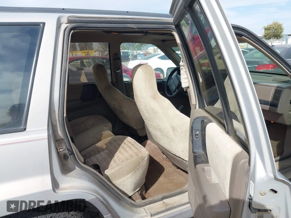 1994 Jeep Grand Cherokee Laredo with VIN 1J4GZ58YXRC325868, listed as a IAAI auction lot 42664900 with 220,149 mi miles and . Bid and sale history available at DreamBid. Image 8.