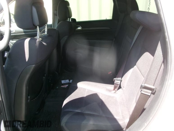 2017 Jeep Grand Cherokee Altitude z VIN 1C4RJFAGXHC821197, wystawiony jako IAAI lot #42402173 z przebiegiem 132 054 mil mil oraz . Historia ofert i sprzedaży dostępna na DreamBid. Obrazek 8.
