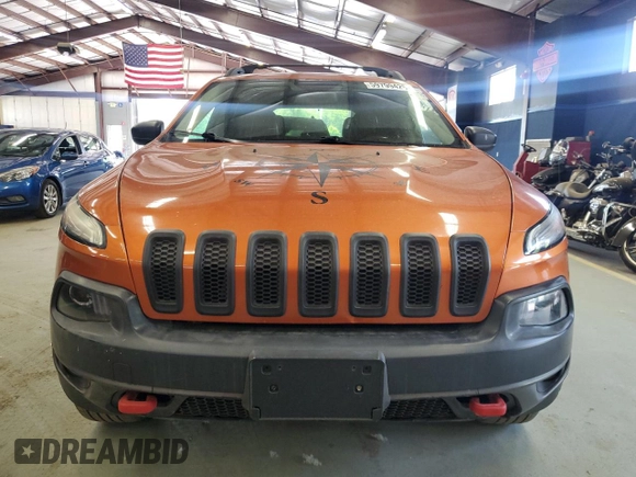 2015 Jeep Cherokee Trailhawk z VIN 1C4PJMBS8FW727992, wystawiony jako Copart lot #59799425 z przebiegiem 127 853 mil mil oraz Czysty tytuł • Clean title. Historia ofert i sprzedaży dostępna na DreamBid. Obrazek 5.