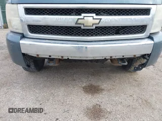 2007 Chevrolet Silverado 1500 1LT with VIN 1GCEK19087Z649494, listed as a IAAI auction lot 41913771 with 196,954 mi miles and . Bid and sale history available at DreamBid. Image 6.