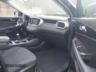 2019 Kia Sorento LX with VIN 5XYPGDA32KG501382, listed as a IAAI auction lot 41755264 with 1 mi miles. Bid and sale history available at carsss.com. Image 5.
