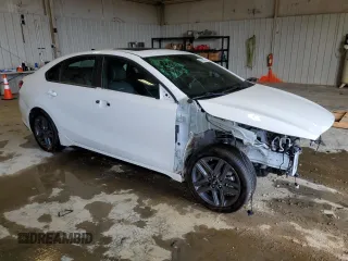 2021 Kia Forte GT-Line with VIN 3KPF34ADXME391505, listed as a Copart auction lot 61455975 with 32,718 mi miles and Salvage title. Bid and sale history available at DreamBid. Image 4.