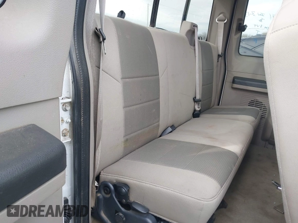 2008 Ford Super Duty F-250 SRW XL with VIN 1FTSX21518EC75966, listed as a IAAI auction lot 41958086 with 187,120 mi miles. Bid and sale history available at carsss.com. Image 8.