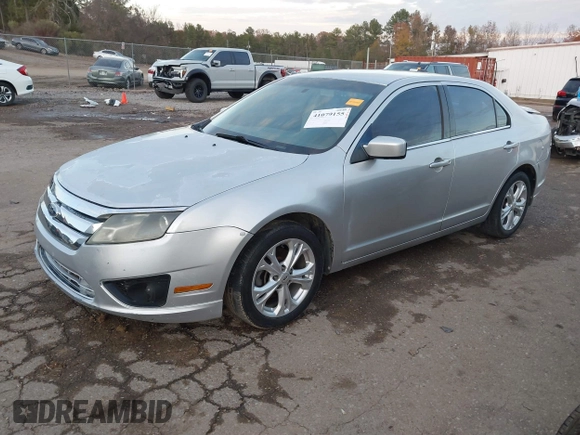 2012 Ford Fusion SE z VIN 3FAHP0HA4CR213409, wystawiony jako IAAI lot #41079155 z przebiegiem 139 129 mil mil oraz . Historia ofert i sprzedaży dostępna na DreamBid. Obrazek 17.