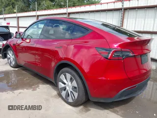 2024 Tesla Model Y Long Range with VIN 7SAYGDEE8RA283983, listed as a IAAI auction lot 39926362 with 1,999 mi miles. Bid and sale history available at carsss.com. Image 3.