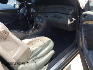 2007 Mercedes-Benz CLK 550 z VIN WDBTK72F07T079596, wystawiony jako IAAI lot #42140223 z przebiegiem 131 683 mil mil oraz . Historia ofert i sprzedaży dostępna na DreamBid. Obrazek 5.