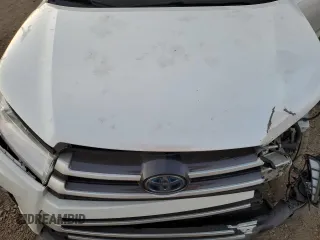 2016 Toyota Highlander Hybrid Limited with VIN 5TDDCRFH8GS015007, listed as a Copart auction lot 83711024 with 106,441 mi miles and Salvage Title. Bid and sale history available at carsss.com. Image 13.