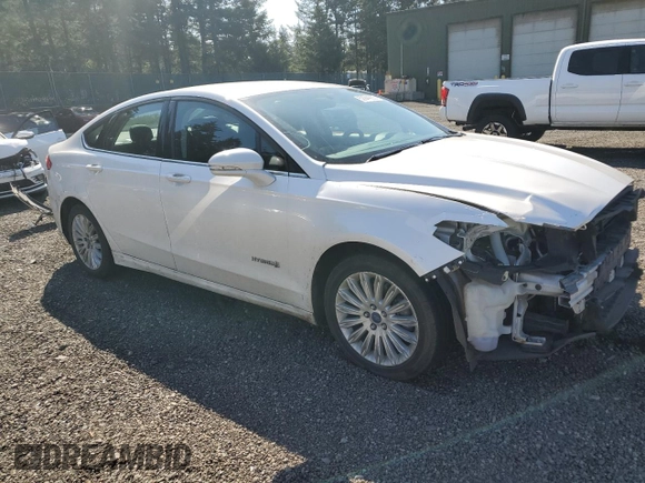 2016 Ford Fusion SE Hybrid with VIN 3FA6P0LUXGR188594, listed as a Copart auction lot 52944005 with 111,724 mi miles and Salvage Title. Bid and sale history available at carsss.com. Image 4.