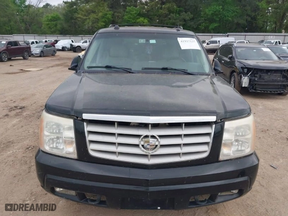 2005 Cadillac Escalade with VIN 1GYEC63TX5R203156, listed as a IAAI auction lot 41937137 with 239,919 mi miles. Bid and sale history available at carsss.com. Image 6.