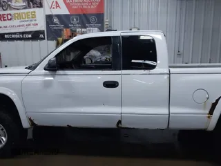 1998 Dodge Dakota SLT with VIN 1B7GG22Y1WS637629, listed as a IAAI auction lot 41781675 with 181,590 mi miles. Bid and sale history available at carsss.com. Image 15.