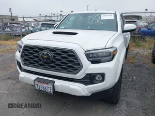 2023 Toyota Tacoma SR5 z VIN 3TMAZ5CNXPM208862, wystawiony jako IAAI lot #42206860 z przebiegiem 11 354 mil mil oraz . Historia ofert i sprzedaży dostępna na DreamBid. Obrazek 13.