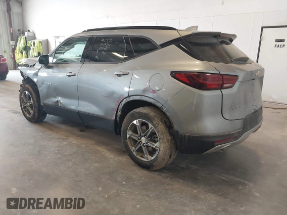 2023 Chevrolet Blazer LT z VIN 3GNKBCR4XPS214756, wystawiony jako IAAI lot #42097217 z przebiegiem 26 783 mil mil oraz . Historia ofert i sprzedaży dostępna na DreamBid. Obrazek 3.