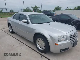 2005 Chrysler 300 Touring z VIN 2C3AA53G95H188337, wystawiony jako IAAI lot #42389774 z przebiegiem 60 657 mil mil oraz . Historia ofert i sprzedaży dostępna na DreamBid. Obrazek 1.