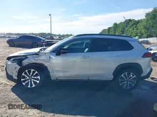 2023 Toyota Corolla Cross XLE с VIN 7MUDAAAG7PV037902, выставлен на аукционе IAAI как лот 42184134 с пробегом 17 643 миль миль и . История ставок и продаж доступна на DreamBid. Изображение 15.