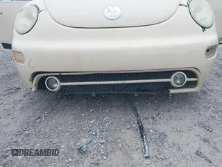 2004 Volkswagen Beetle with VIN 3VWCM21Y64M306721, listed as a IAAI auction lot 41611494 with 183,434 mi miles and . Bid and sale history available at DreamBid. Image 6.
