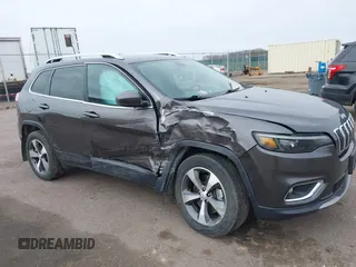 2020 Jeep Cherokee Limited z VIN 1C4PJMDX4LD589884, wystawiony jako IAAI lot #41917930 z przebiegiem 57 703 mil mil oraz . Historia ofert i sprzedaży dostępna na DreamBid. Obrazek 1.