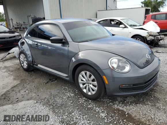 2014 Volkswagen Beetle Entry z VIN 3VWF17AT2EM642942, wystawiony jako Copart lot #60241445 z przebiegiem 70 780 mil mil oraz Szkoda całkowita • Salvage title. Historia ofert i sprzedaży dostępna na DreamBid. Obrazek 4.