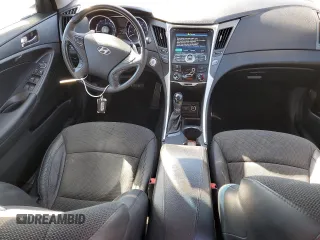 2013 Hyundai Sonata SE z VIN 5NPEC4AC7DH786496, wystawiony jako Copart lot #47479885 z przebiegiem 158 561 mil mil oraz Czysty tytuł • Clean title. Historia ofert i sprzedaży dostępna na DreamBid. Obrazek 8.