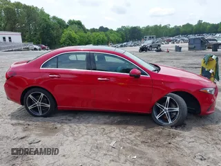2019 Mercedes-Benz A 220 z VIN WDD3G4EB5KW022155, wystawiony jako IAAI lot #42132650 z przebiegiem 83 511 mil mil oraz . Historia ofert i sprzedaży dostępna na DreamBid. Obrazek 13.