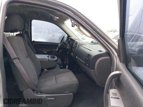 2013 Chevrolet Silverado 1500 LT with VIN 3GCPCSE06DG302775, listed as a IAAI auction lot 41903005 with 409,637 mi miles and . Bid and sale history available at DreamBid. Image 5.