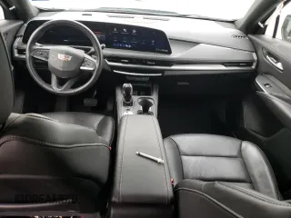 2024 Cadillac XT4 FWD Premium Luxury z VIN 1GYFZCR43RF221412, wystawiony jako Copart lot #55507885 z przebiegiem 23 702 mil mil oraz Tytuł czysty. Historia ofert i sprzedaży dostępna na DreamBid. Obrazek 8.