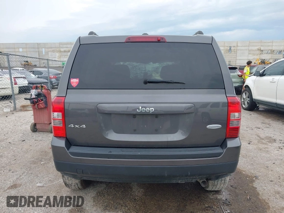 2017 Jeep Patriot High Altitude z VIN 1C4NJRFBXHD113930, wystawiony jako IAAI lot #42463936 z przebiegiem 90 087 mil mil oraz . Historia ofert i sprzedaży dostępna na DreamBid. Obrazek 17.