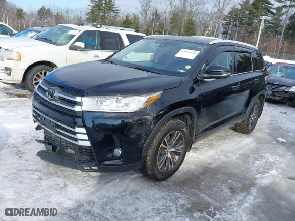 2018 Toyota Highlander LE with VIN 5TDBZRFH1JS909248, listed as a IAAI auction lot 41593550 with 167,754 mi miles. Bid and sale history available at carsss.com. Image 17.