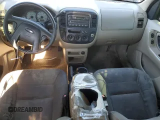2004 Ford Escape XLS with VIN 1FMYU02184DA07091, listed as a Copart auction lot 84685754 with 212,257 mi miles and Salvage Title. Bid and sale history available at DreamBid. Image 8.