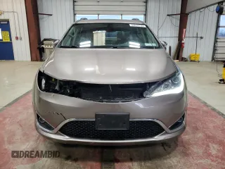 2017 Chrysler Pacifica Limited z VIN 2C4RC1GG4HR565098, wystawiony jako Copart lot #53072755 z przebiegiem 93 896 mil mil oraz Szkoda całkowita • Salvage title. Historia ofert i sprzedaży dostępna na DreamBid. Obrazek 5.