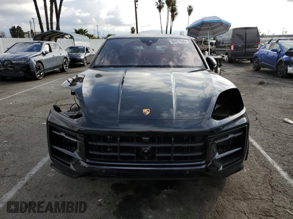 2024 Porsche Cayenne z VIN WP1BA2AY2RDA50764, wystawiony jako Copart lot #44227545 z przebiegiem 21 690 mil mil oraz Szkoda całkowita • Salvage title. Historia ofert i sprzedaży dostępna na DreamBid. Obrazek 5.