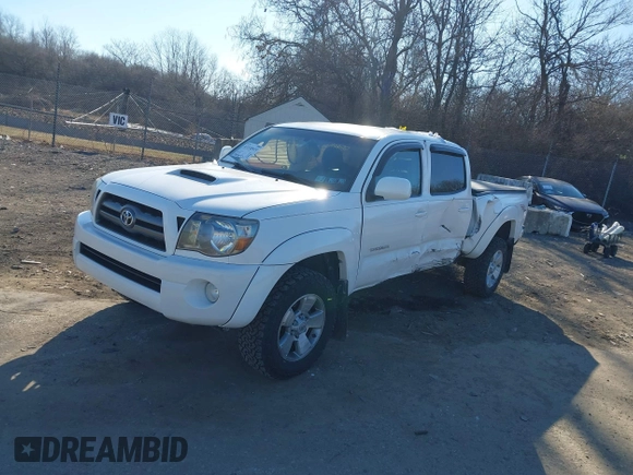 2009 Toyota Tacoma z VIN 5TEMU52N99Z621200, wystawiony jako IAAI lot #41318515 z przebiegiem 157 034 mil mil oraz . Historia ofert i sprzedaży dostępna na DreamBid. Obrazek 18.