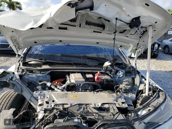 2024 BMW iX xDrive50 z VIN WB523CF02RCS04556, wystawiony jako Copart lot #51800655 z przebiegiem 7 915 mil mil oraz Czysty tytuł • Clean title. Historia ofert i sprzedaży dostępna na DreamBid. Obrazek 11.