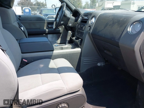 2004 Ford F-150 XLT z VIN 1FTPX14594NC61741, wystawiony jako IAAI lot #42135095 z przebiegiem 184 485 mil mil oraz . Historia ofert i sprzedaży dostępna na DreamBid. Obrazek 5.