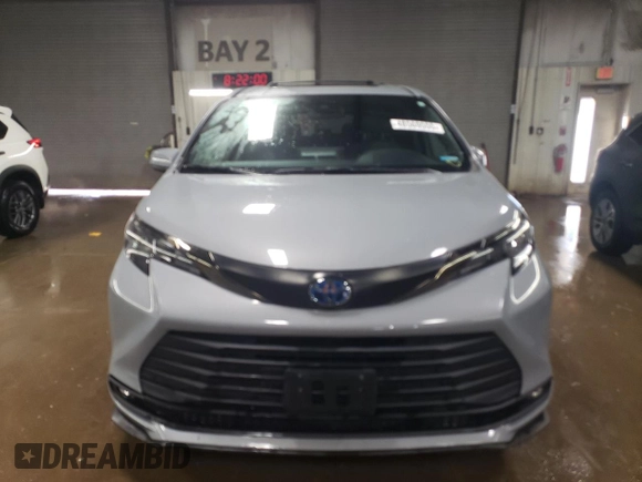 2022 Toyota Sienna XLE Woodland Edition with VIN 5TDASKFC9NS042151, listed as a Copart auction lot 48569555 with 55,656 mi miles and Salvage Title. Bid and sale history available at carsss.com. Image 5.