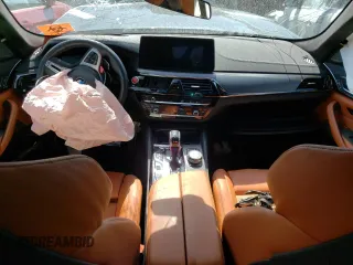 2022 BMW M5 z VIN WBS83CH01NCH75182, wystawiony jako Copart lot #46284903 z przebiegiem Nie podano mil oraz . Historia ofert i sprzedaży dostępna na DreamBid. Obrazek 8.