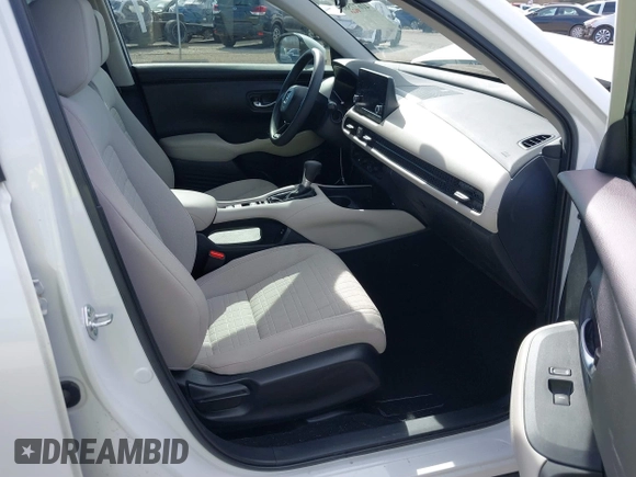 2024 Honda HR-V LX with VIN 3CZRZ1H36RM755403, listed as a IAAI auction lot 41677580 with 15,392 mi miles. Bid and sale history available at carsss.com. Image 5.