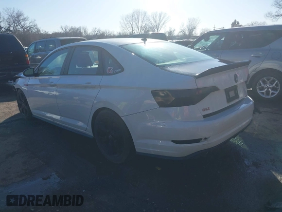 2019 Volkswagen Jetta GLI S z VIN 3VW6T7BU7KM236894, wystawiony jako IAAI lot #41499098 z przebiegiem 107 795 mil mil oraz . Historia ofert i sprzedaży dostępna na DreamBid. Obrazek 3.