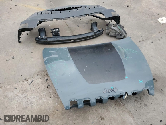2015 Jeep Cherokee Trailhawk с VIN 1C4PJMBSXFW555223, выставлен на аукционе Copart как лот 62072235 с пробегом 207 240 миль миль и На запчасти • Non repairable. История ставок и продаж доступна на DreamBid. Изображение 13.