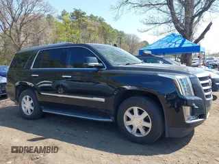 2019 Cadillac Escalade Luxury z VIN 1GYS4BKJ2KR214785, wystawiony jako IAAI lot #42026285 z przebiegiem 91 252 mil mil oraz . Historia ofert i sprzedaży dostępna na DreamBid. Obrazek 13.