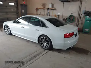 2013 Audi S8 z VIN WAUD2AFD7DN008887, wystawiony jako IAAI lot #42314337 z przebiegiem 155 978 mil mil oraz . Historia ofert i sprzedaży dostępna na DreamBid. Obrazek 3.