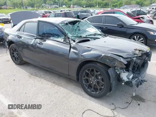 2019 Chrysler 300 S z VIN 2C3CCAGG3KH648934, wystawiony jako IAAI lot #42179346 z przebiegiem 57 579 mil mil oraz . Historia ofert i sprzedaży dostępna na DreamBid. Obrazek 1.