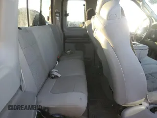 2004 Ford F-250 XL with VIN 1FTNX21L14EC45372, listed as a Copart auction lot 43745835 with 288,130 mi miles and Salvage title. Bid and sale history available at DreamBid. Image 10.
