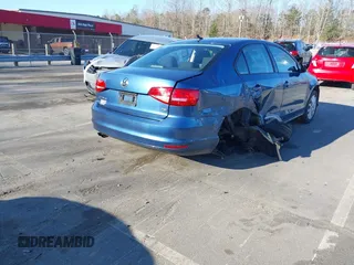2015 Volkswagen Jetta SE z VIN 3VWD07AJ4FM285676, wystawiony jako IAAI lot #41787061 z przebiegiem 142 537 mil mil oraz . Historia ofert i sprzedaży dostępna na DreamBid. Obrazek 4.
