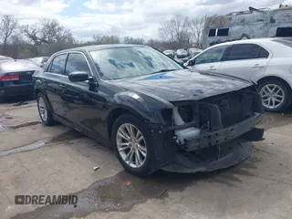2017 Chrysler 300 Limited z VIN 2C3CCAAGXHH570444, wystawiony jako IAAI lot #41905949 z przebiegiem 179 768 mil mil oraz . Historia ofert i sprzedaży dostępna na DreamBid. Obrazek 1.
