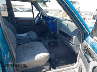1995 Jeep Cherokee Country с VIN 1J4FJ78S1SL516739, выставлен на аукционе IAAI как лот 42591713 с пробегом 248 199 миль миль и . История ставок и продаж доступна на DreamBid. Изображение 5.