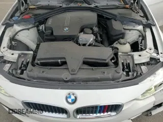 2018 BMW 3 Series 320i z VIN WBA8A9C5XJAH14340, wystawiony jako Copart lot #80249955 z przebiegiem 45 974 mil mil oraz Szkoda całkowita • Salvage title. Historia ofert i sprzedaży dostępna na DreamBid. Obrazek 13.